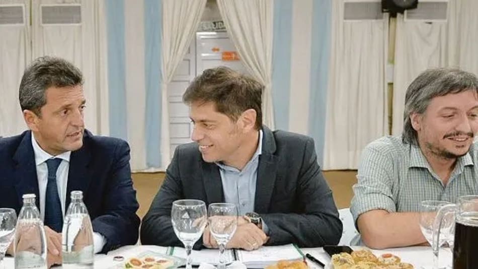 Sergio Massa, Axel Kicillof y Máximo Kirchner reunidos para definir las alianzas de cara a las elecciones de septiembre.