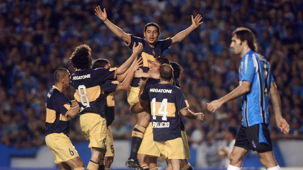 La -por ahora- última consagración del "Xeneize" fue definiendo en Brasil, ante Gremio. Foto: NA