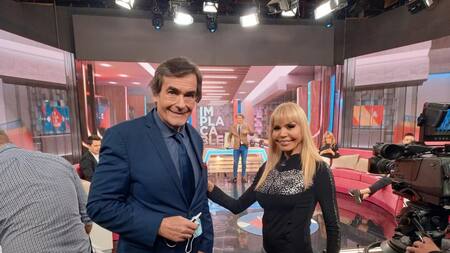 Adriana Aguirre y Ricardo García juntos. Foto: Twitter: @AdrianayRicardo.