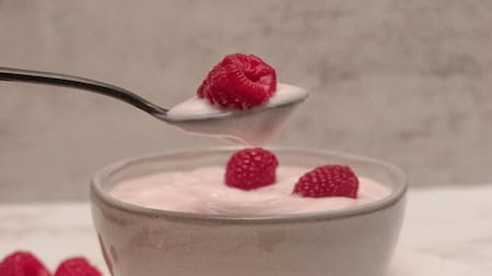 El yogur y los beneficios de consumirlo diariamente: ¿cómo ayuda a la salud?