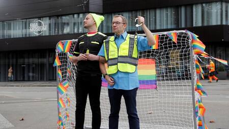 Protesta LGBT frente al museo de la FIFA_Reuters