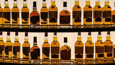 Los aranceles de Donald Trump causan una profunda crisis en la producción y venta del whisky escocés