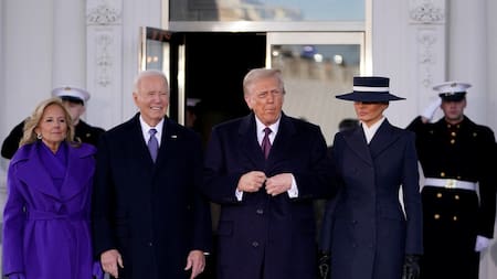 El look de Melania Trump en la asunción presidencial. Foto REUTERS