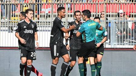 Ángel Di María expulsando ante Monza. Foto: NA.