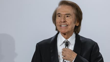 Raphael sufrió un accidente cerebrovascular en plena grabación de un programa de televisión. EFE