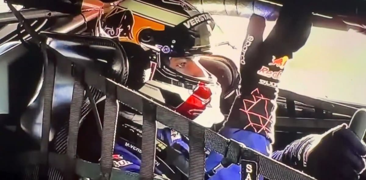 Choque de Max Verstappen en el GT World Challenge.