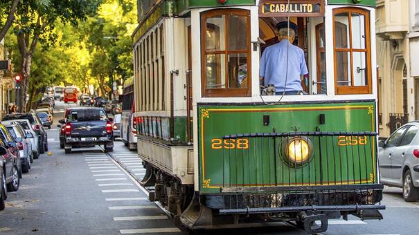 Un paseo cargado de historia: cómo viajar en el Tranvía Histórico y recorrer un icónico barrio de la Ciudad de Buenos Aires