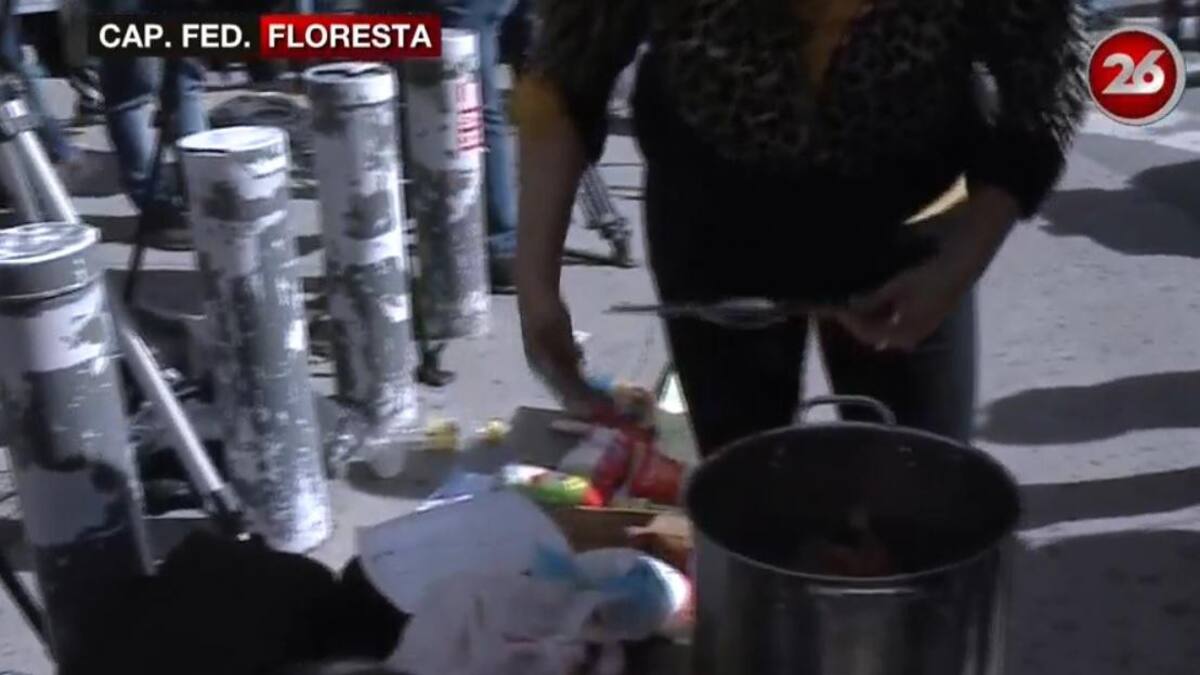Protesta de manteros en avenida Avellaneda (Canal 26)