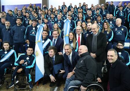 Javier Milei encabezó el acto de despedida de los deportistas argentinos que irán a los Juegos Olímpicos de París 2024. Foto: Presidencia.