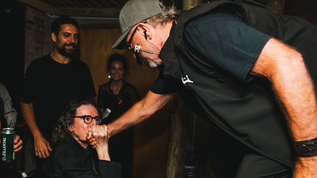 Charly García apareció en el Festival Medio y Medio para ver a León Gieco.
