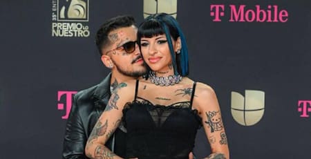 Cazzu junto a su pareja. Foto: EFE.