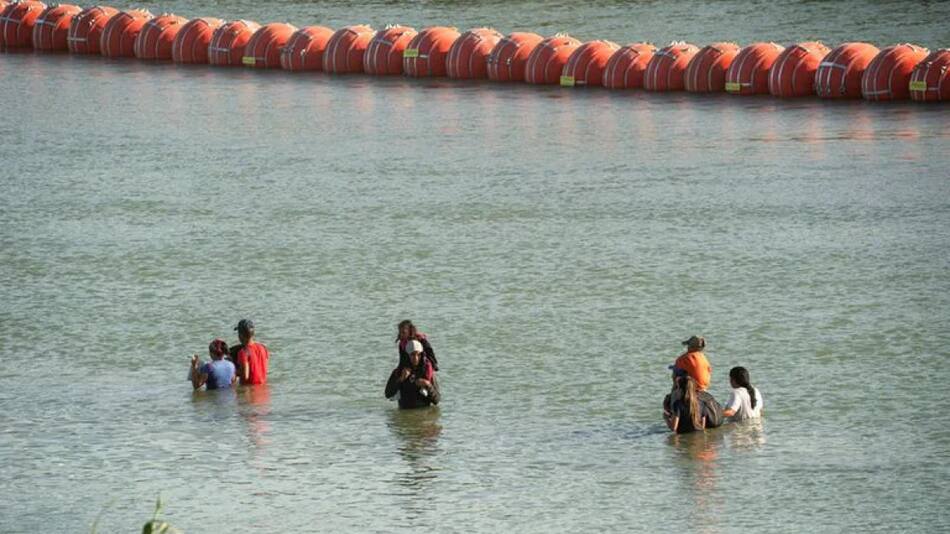 Boyas ubicadas en el límite entre México y EEUU. Foto: Reuters