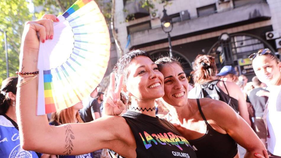 Mayra Mendoza en la Marcha Federa. Antifascista/Antirracista.