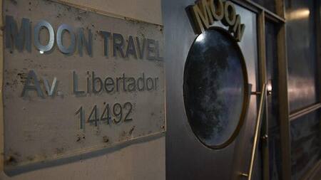 Test de coronavirus "truchos" en viaje de egresados, allanaron la agencia de viajes Moon Travel