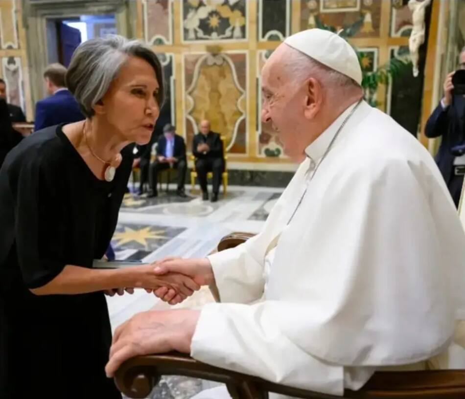 Florinda Meza junto al papa Francisco. Foto: Instagram/@florindamezach1.