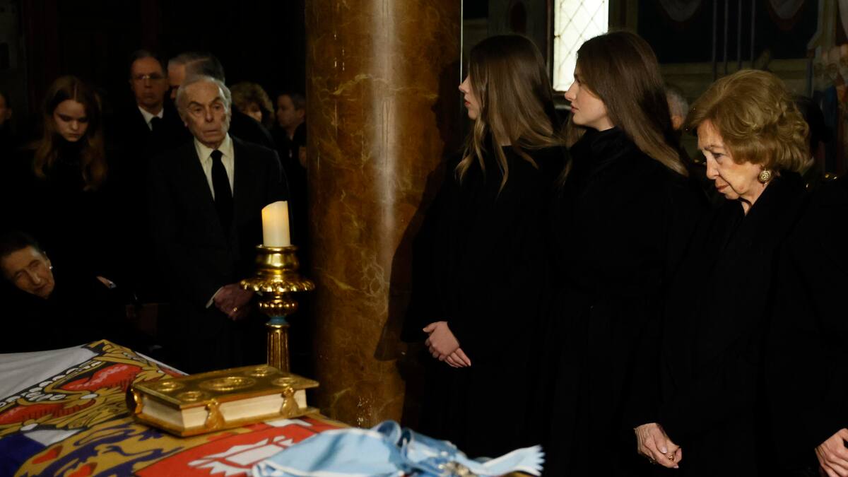 La reina emérita Sofía, junto a la Princesa de Asturias y la infanta Sofía.