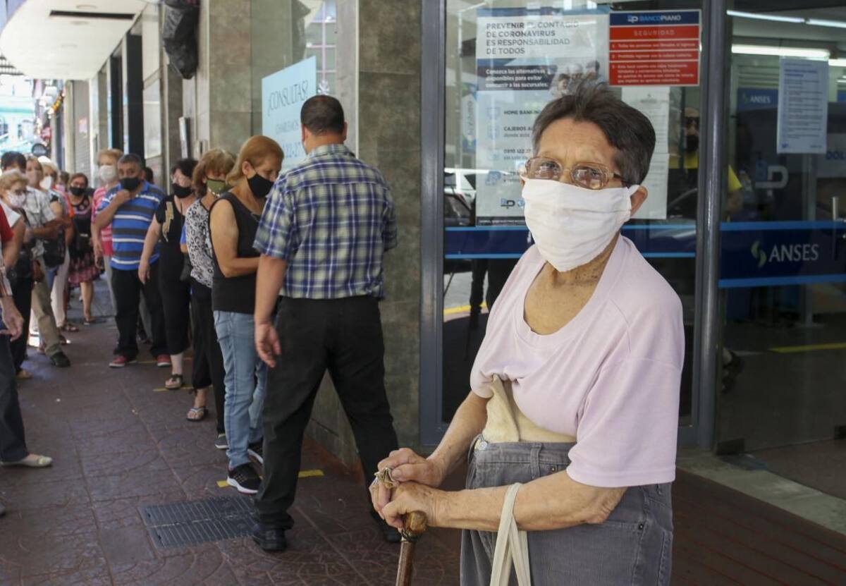 Jubilados, pensionados, cola en banco, sistema previsional, NA