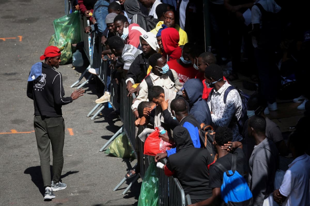 Nueva York evalúa abrir una prisión federal para albergar inmigrantes. Foto: Reuters.