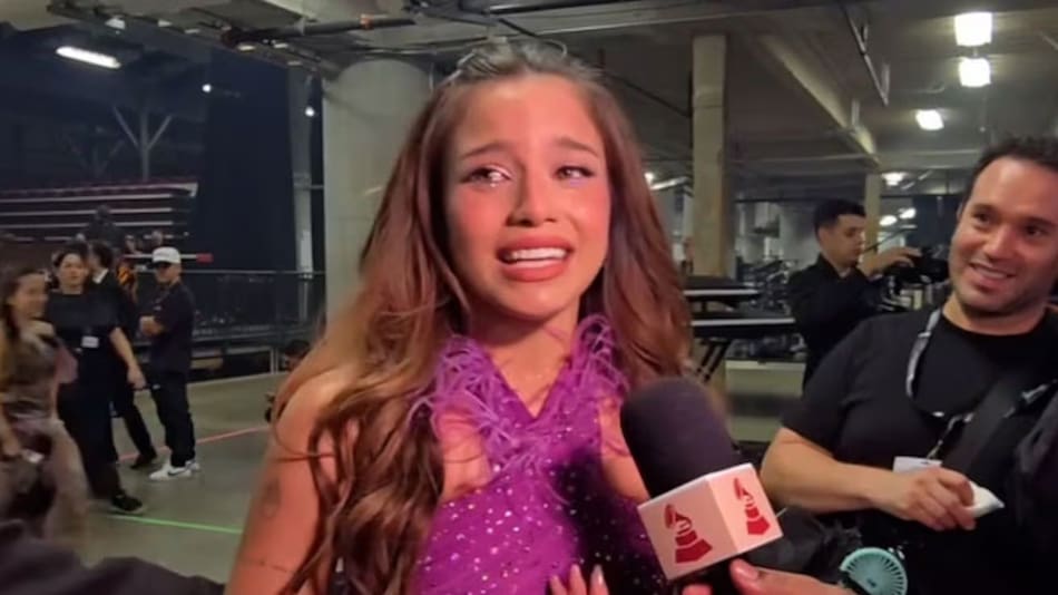 Emilia Mernes se quebró en los Grammys. Fuente: X