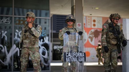 Las tropas desplegadas en Los Ángeles tras las protestas migratorias. Foto: Reuters/Daniel Cole