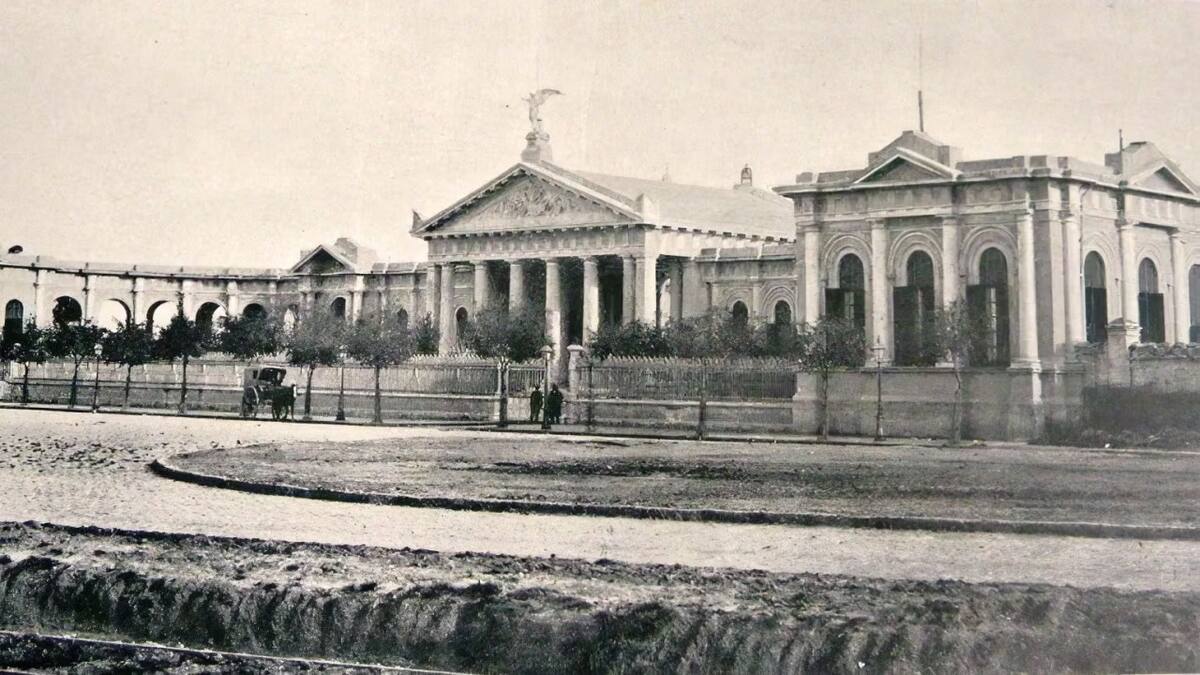 Frente Cementerio de la Chacarita, 1886. Arq. Ing. Juan A. Buschiazzo.