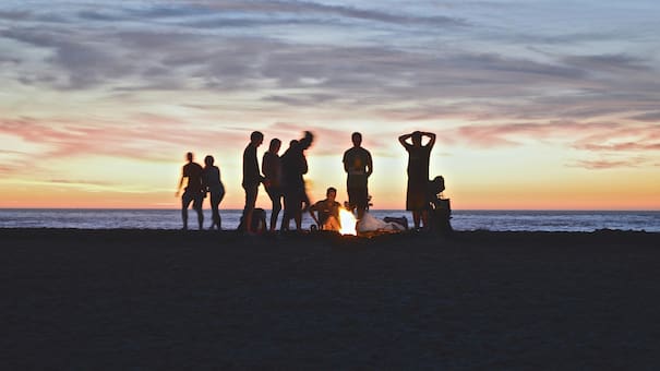 Noche de San Juan 2025: cuándo se celebra, qué significa y qué rituales se realizan en Argentina y el mundo