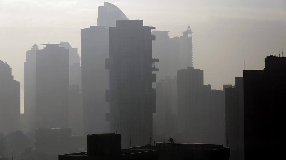 Nube tóxica cubre parte de la capital de Panamá. Foto: EFE