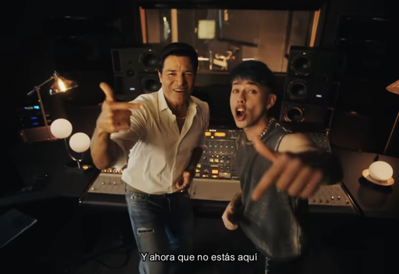 Chayanne y Luck Ra en "Un siglo sin ti". Captura de video.