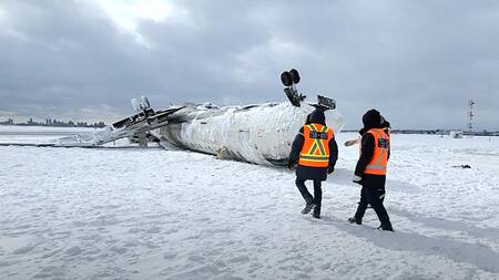 El avión de Delta cuyo aterrizaje forzoso causó decenas de heridos. Foto: Reuters.