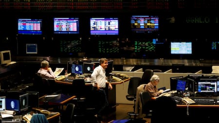 Alerta mercados: subió el dólar y el riesgo país superó los 1000 puntos tras la reunión entre Milei y Trump