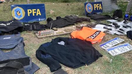 Uniforme secuestrado en los allanamientos. Foto: captura video