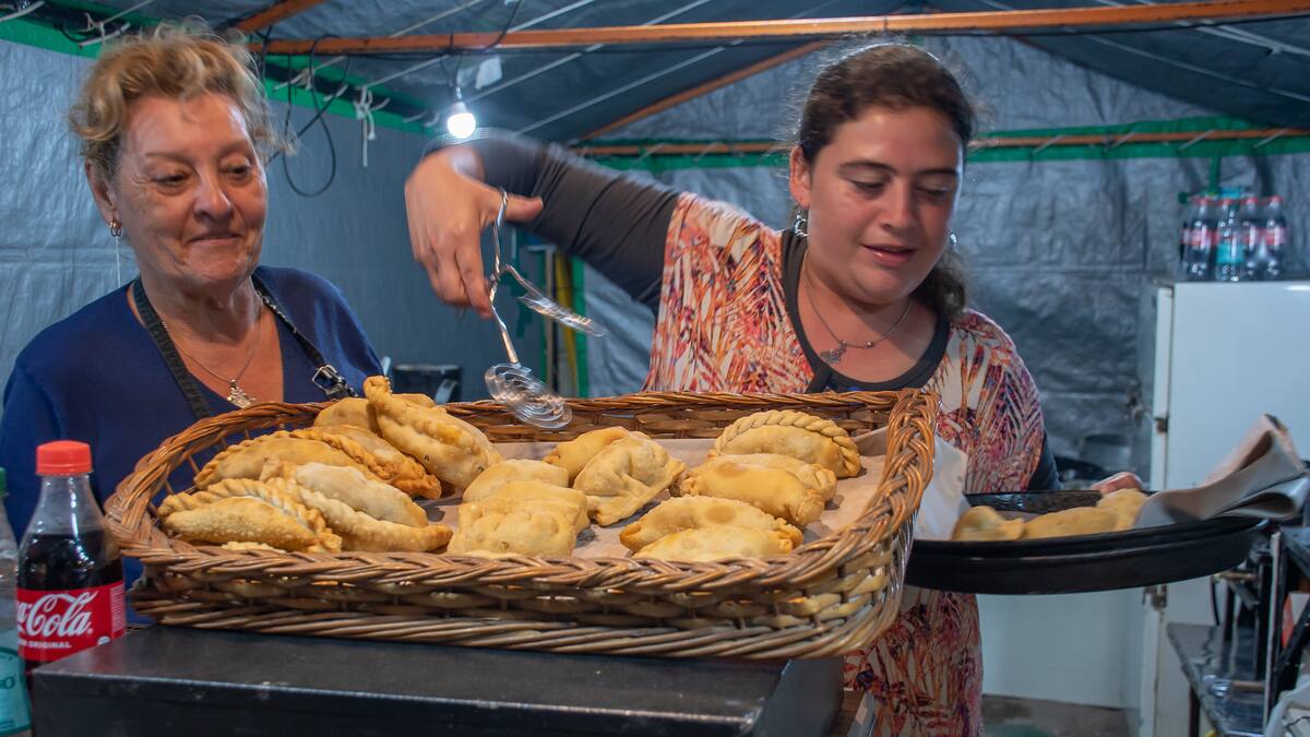 Santa Elena celebra la fiesta de la empanada costera