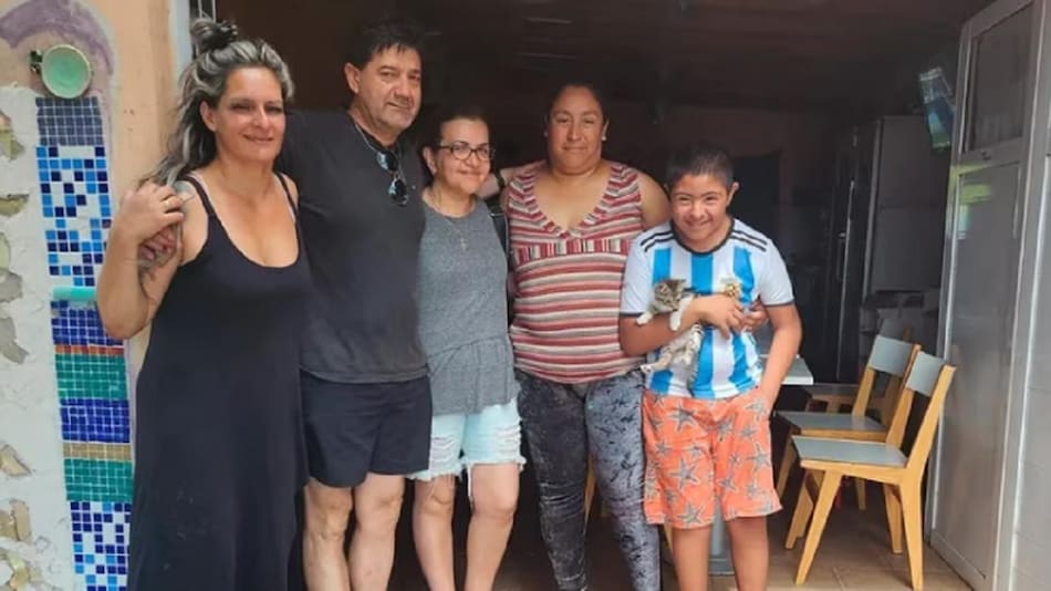 Los padres de Fernando Báez Sosa repartieron donaciones. Foto: El Maracaná
