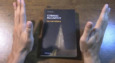 La Carretera, libro de Cormac McCarthy. Foto: captura YouTube