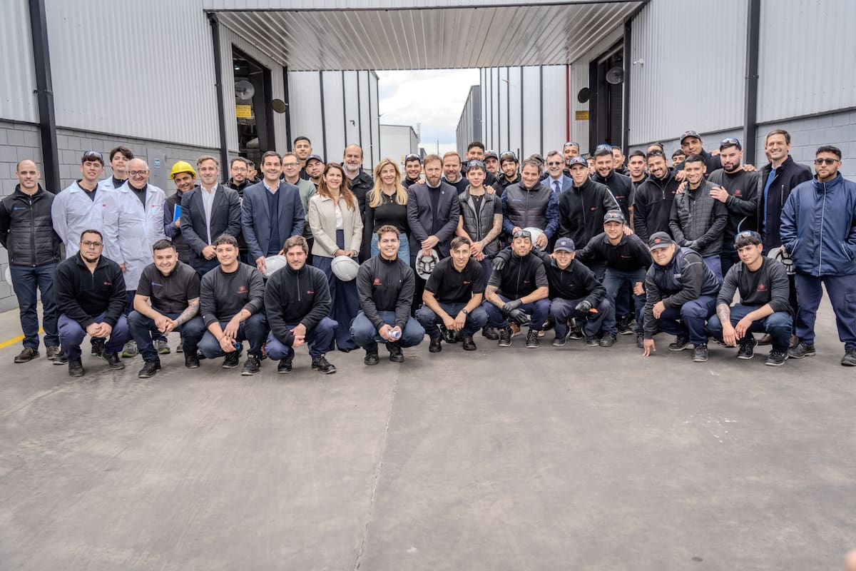 La Liga de Intendentes en la planta de la empresa Fast Chemical.