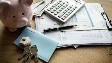 Cuánto aumentan los alquileres, prepagas y transporte público en diciembre 2025: uno por uno, los detalles de los ajustes en Argentina