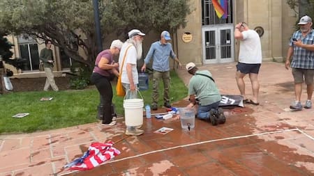 Algunos heridos tras el incendio que provocó un hombre en EE.UU. y que el FBI catalogó como un "acto terrorista". Foto: EFE.