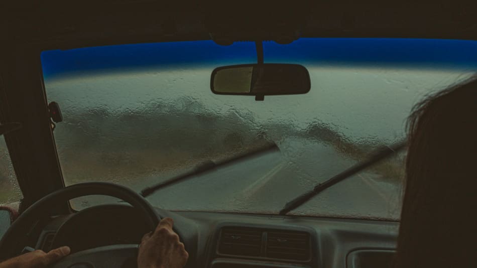 La Agencia Nacional de Seguridad Vial publicó una serie de recomendaciones para quienes deban conducir este fin de semana. Foto: Pexels.