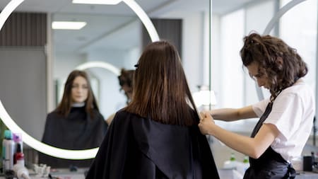 El flequillo que marca tendencia en otoño-invierno 2025. Foto Freepik