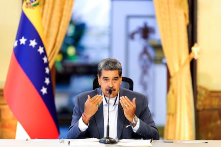 Fotografía cedida por Prensa Miraflores donde se observa al presidente de Venezuela, Nicolás Maduro, durante un Consejo de Defensa de la Nación, en Caracas (Venezuela). EFE