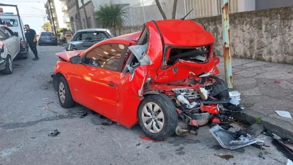 Mar del Plata: manejaba alcoholizada y generó un impactante choque contra cuatro autos estacionados