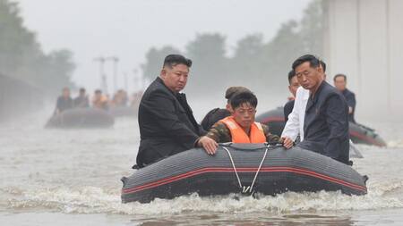 Kim Yong-un en zona de inundaciones en Corea del Norte.