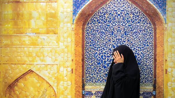 En Irán, 12 actrices tendrán prohibido trabajar por mostrarse sin velo en público