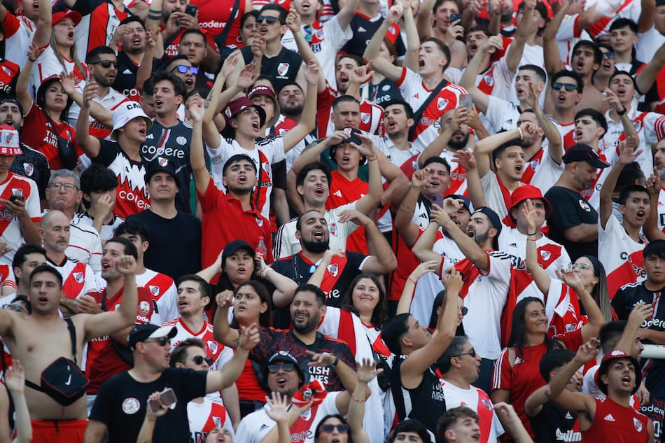 El color de los hinchas en el Superclásico. Foto: NA