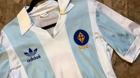 Camiseta "prohibida" del Stockport County