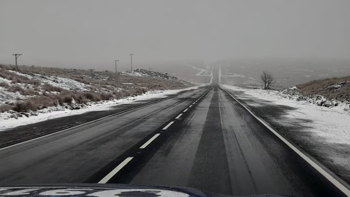 Imágenes impactantes: nevó en Córdoba y cerraron el Camino de las Altas Cumbres por las condiciones de la ruta