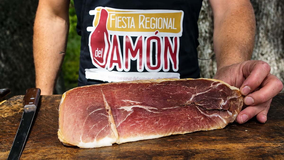 Jamón crudo, cerveza y música en vivo: el destino bonaerense que reúne dos fiestas en un mismo lugar este fin de semana largo