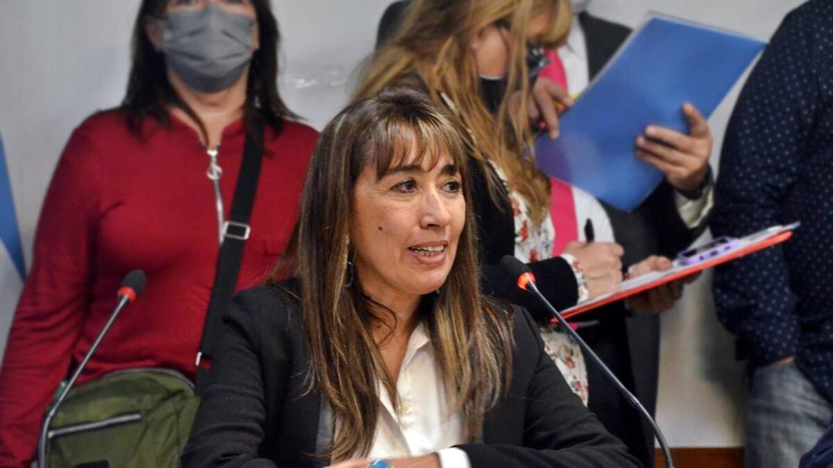 Roxana Reyes, NA