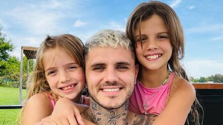 Mauro Icardi y Francesca e Isabella, sus dos hijas. Foto: Instagram.