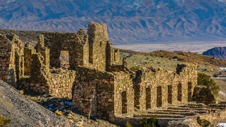Las minas de la ciudad fantasmal de Paramillos. Foto NA.